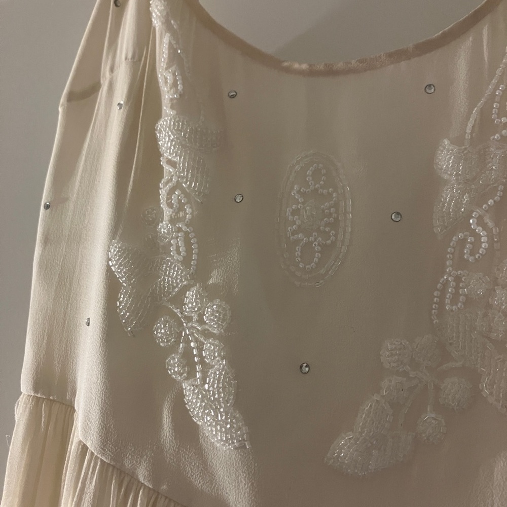 Party dress, very beautiful decorations.